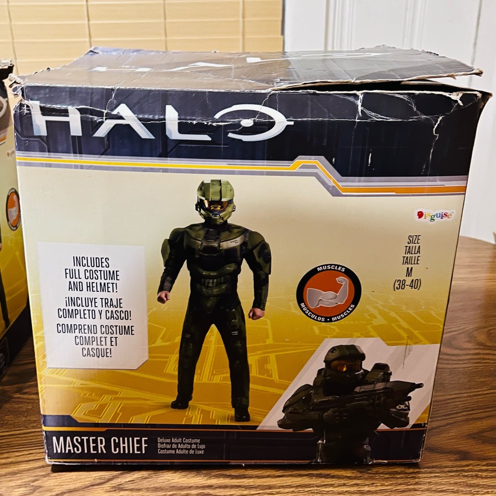 New Men's Medium HALO Deluxe Muscle Master Chief & Helmet Halloween Costume